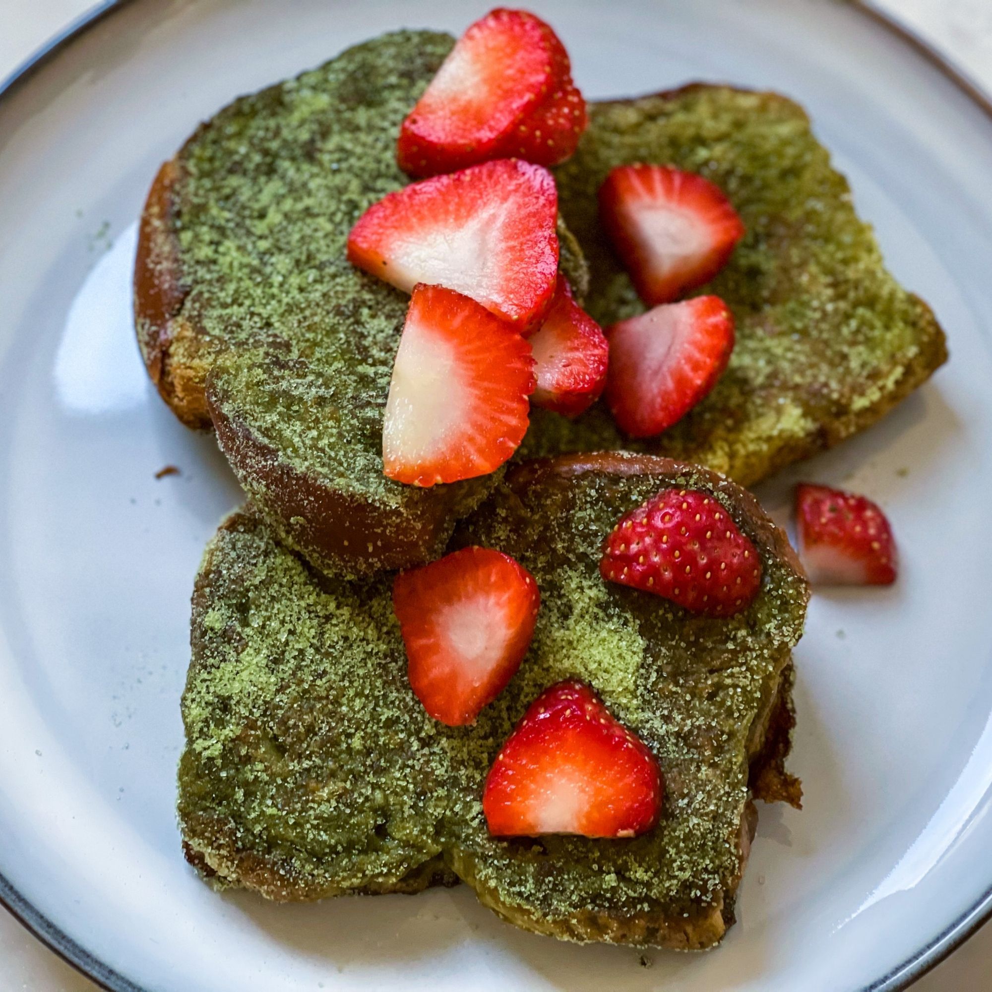 https://matchaoishii.com/cdn/shop/articles/Matcha_French_Toast_Recipe_-_Matcha_Oishii-269190_2000x.jpg?v=1608344958